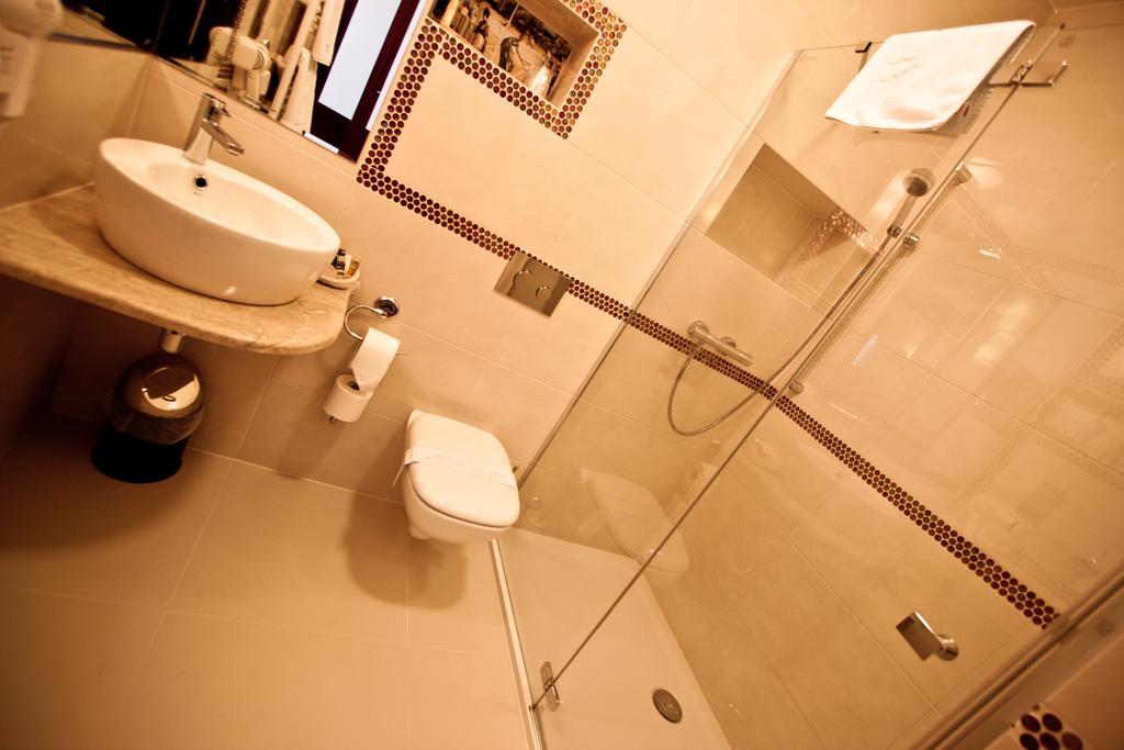 Rodan Hotel